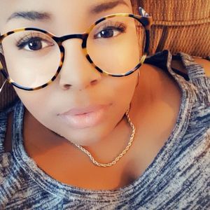 Meet your Posher, Alexis